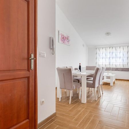 Apartmani Pocrnic Pakoštane 外观 照片