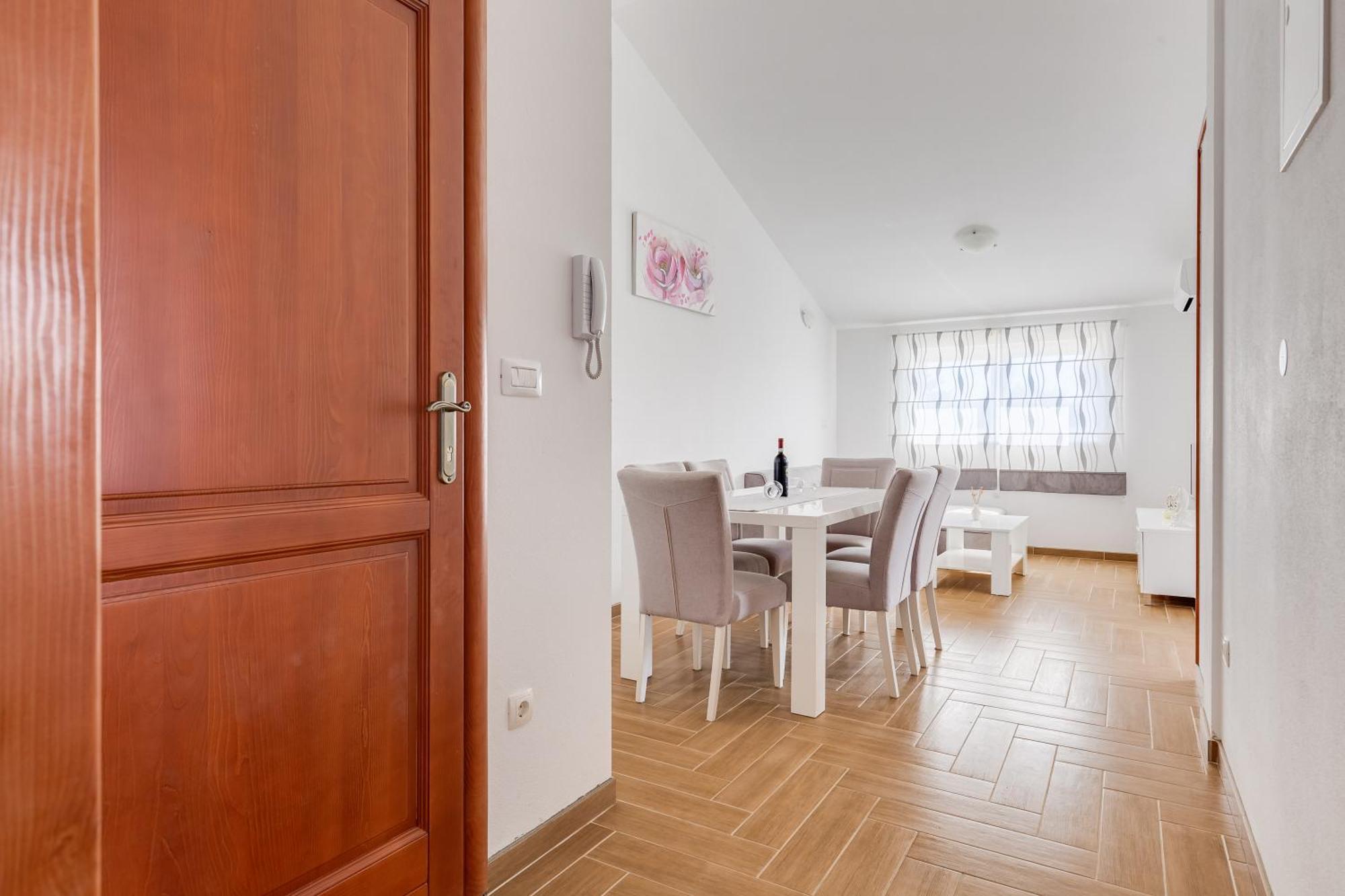 Apartmani Pocrnic Pakoštane 外观 照片