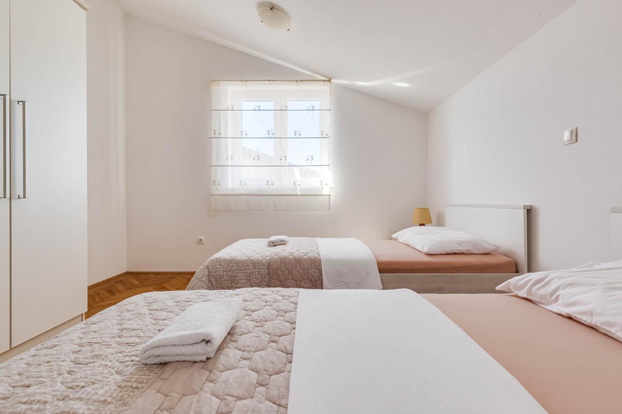 Apartmani Pocrnic Pakoštane 外观 照片