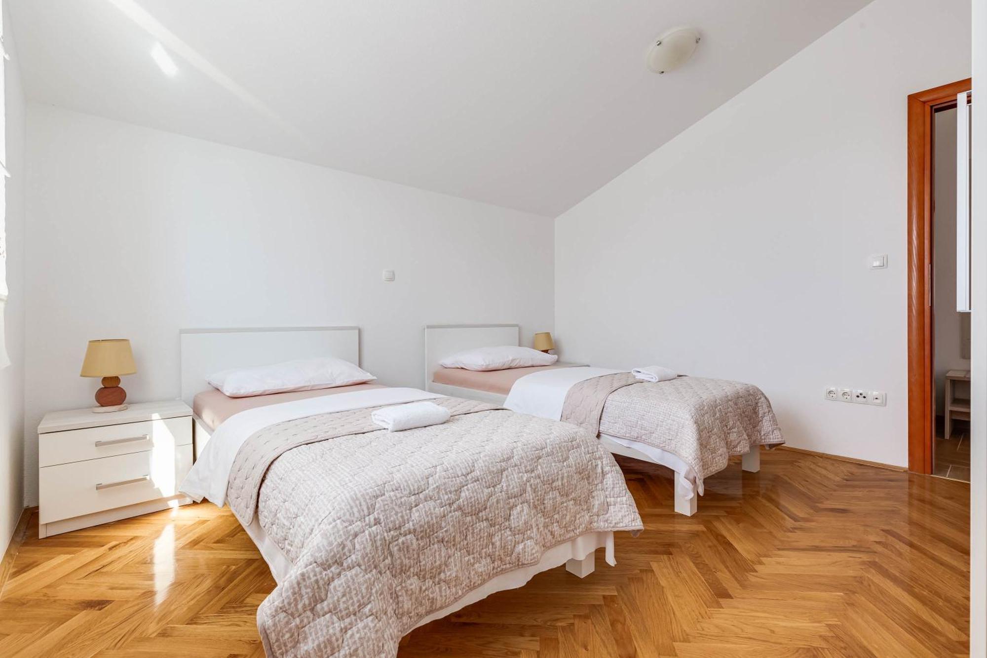 Apartmani Pocrnic Pakoštane 外观 照片