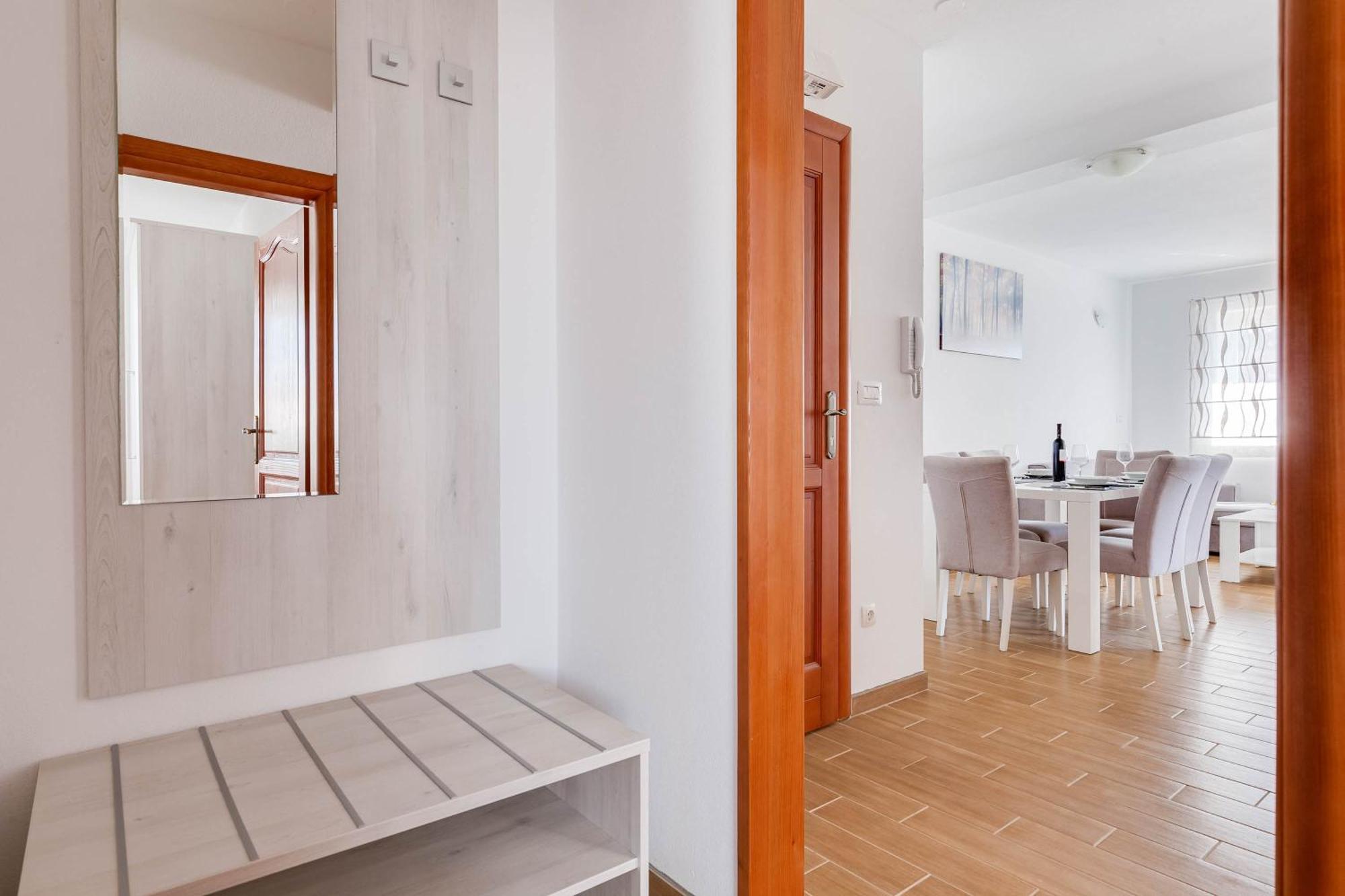 Apartmani Pocrnic Pakoštane 外观 照片