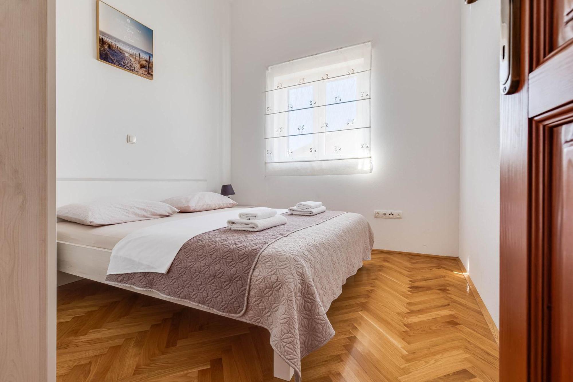 Apartmani Pocrnic Pakoštane 外观 照片