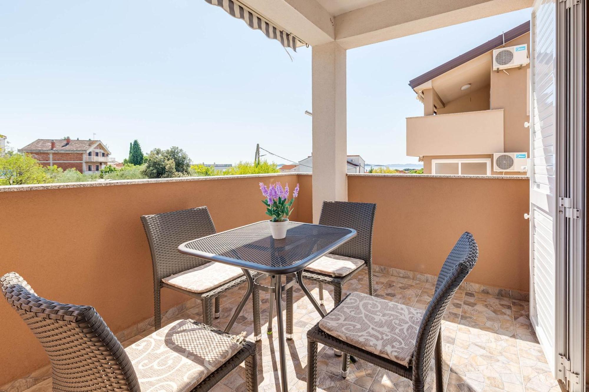 Apartmani Pocrnic Pakoštane 外观 照片