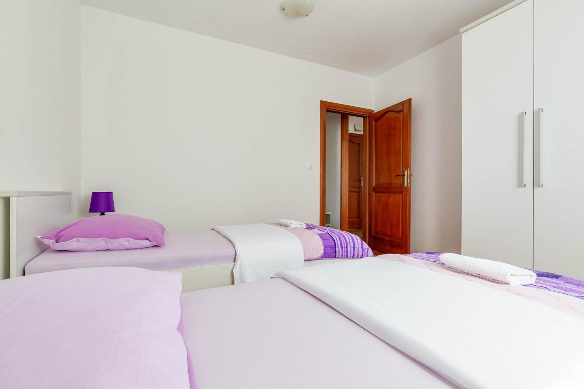 Apartmani Pocrnic Pakoštane 外观 照片