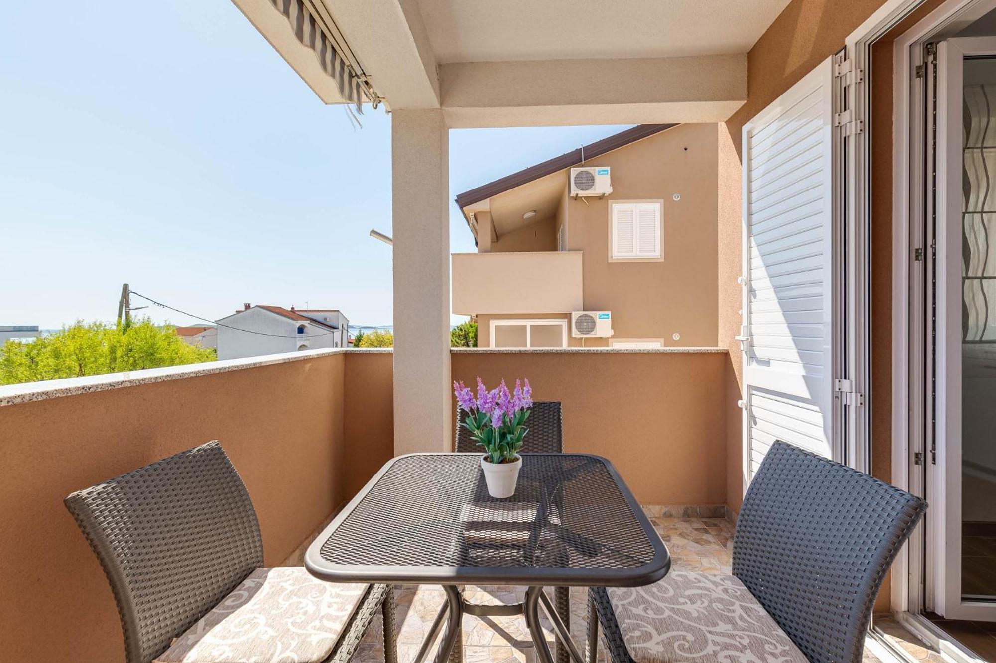 Apartmani Pocrnic Pakoštane 外观 照片